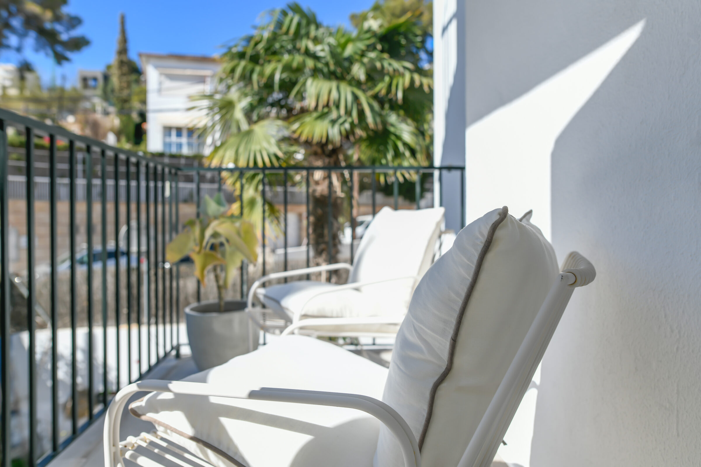 Private terrace with palm views in San Agustín, Palma de Mallorca.